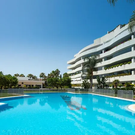 El Embrujo Banus - Puerto Banus * 马尔韦利亚
